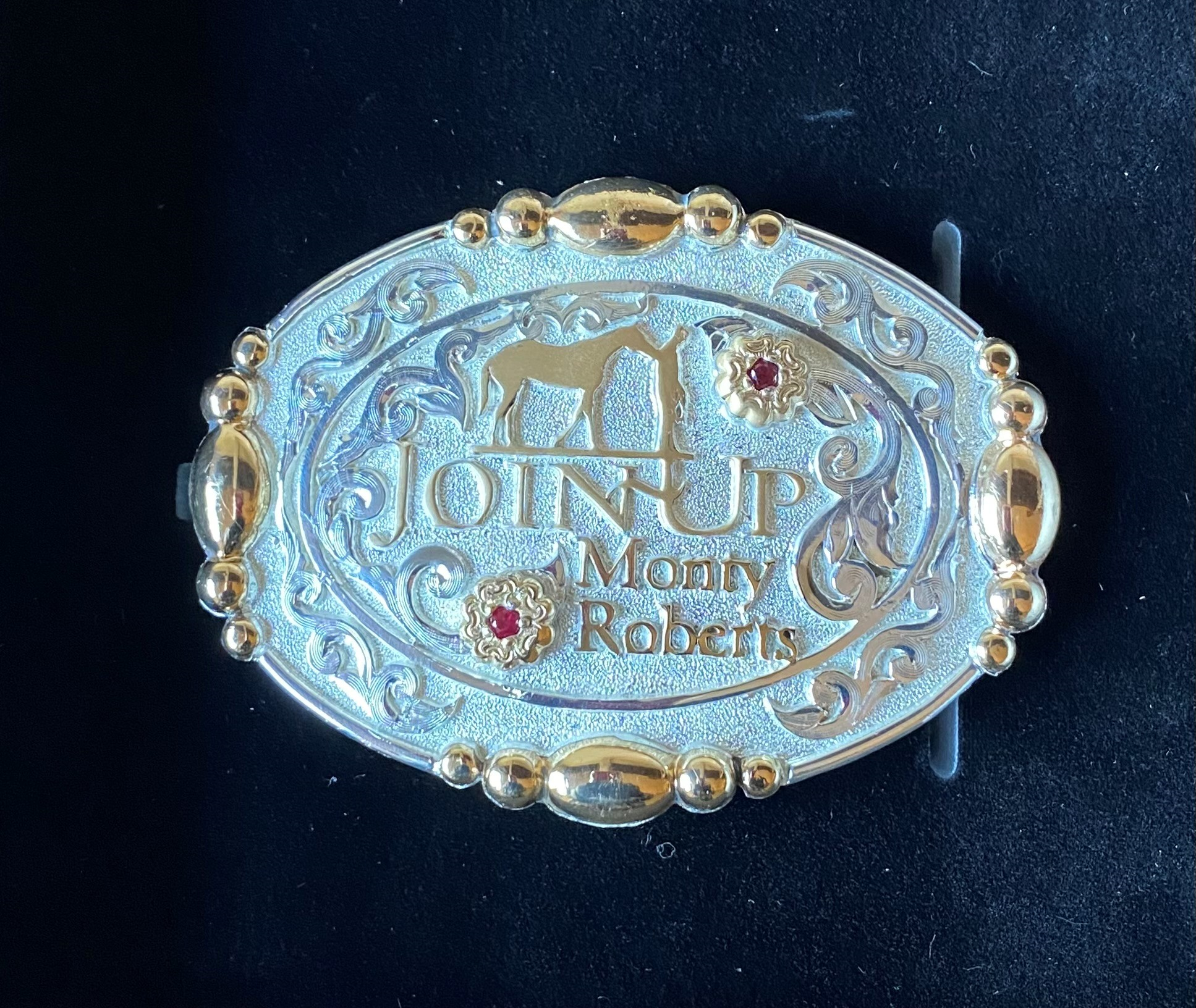 BELT BUCKLE (SMALL): MONTY ROBERTS® LOGO